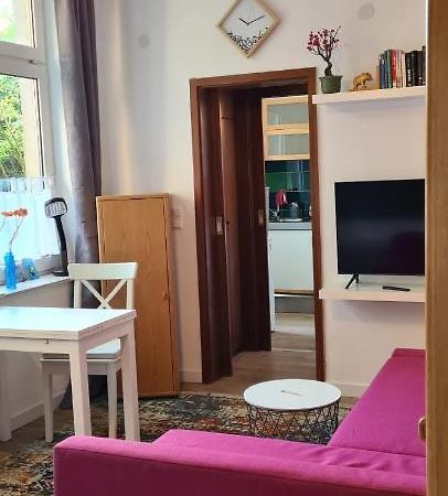 Buedchen Am Rathaus-Parkplatz-Bett Und Schlafcouch-Eg-Netflix- Apartment Oberhausen  Exterior photo