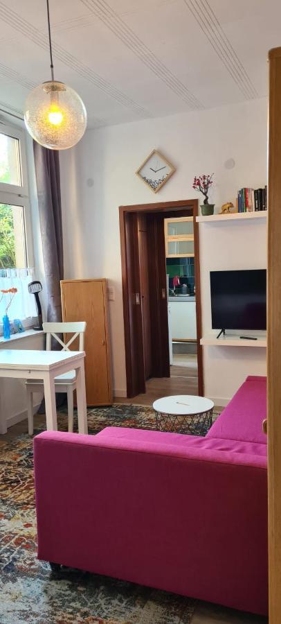 Buedchen Am Rathaus-Parkplatz-Bett Und Schlafcouch-Eg-Netflix- Apartment Oberhausen  Exterior photo